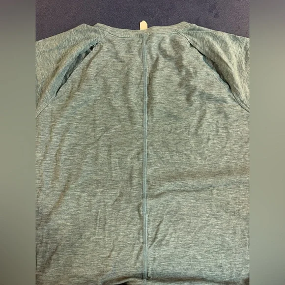 Under Armour Women's Tees in Blue and Grey - Picture 5 of 5